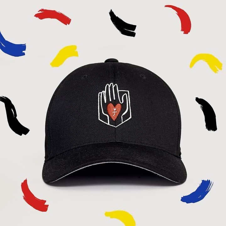 カステルバジャックのインスタグラム：「CASTELBAJAC Paris vous donne rdv sur son e-shop, Venez (re)découvrir nos casquettes « Embl’Aimatiques » !  CASTELBAJAC Paris invites you on its e-shop, (Re)discover our "Embl'Aimatics" caps!  #CASTELBAJACParis #CAPS #casquette #Embl’Aime #collection #sun #cloud #heart」