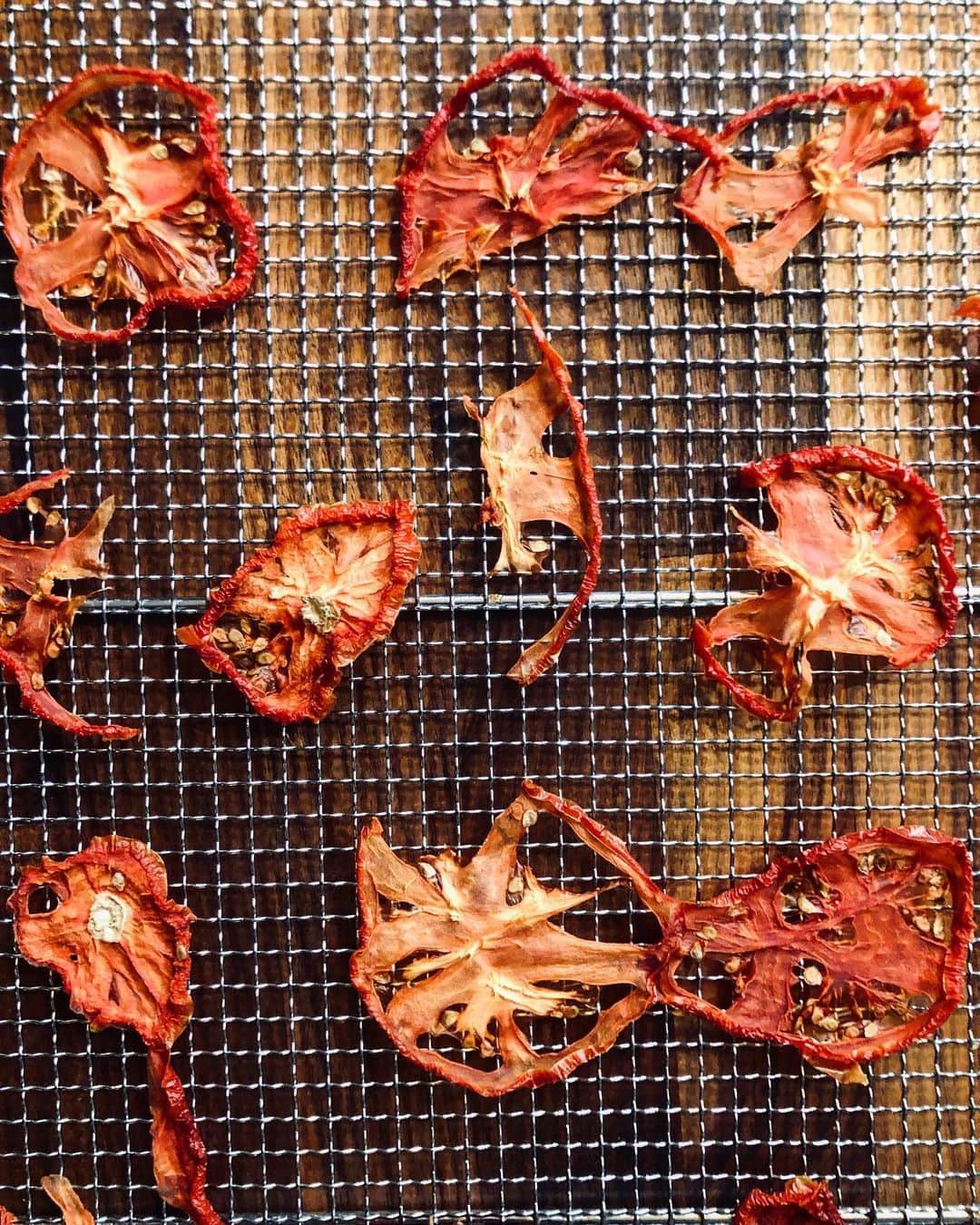 ケリスのインスタグラム：「Dehydrated tomatoes」