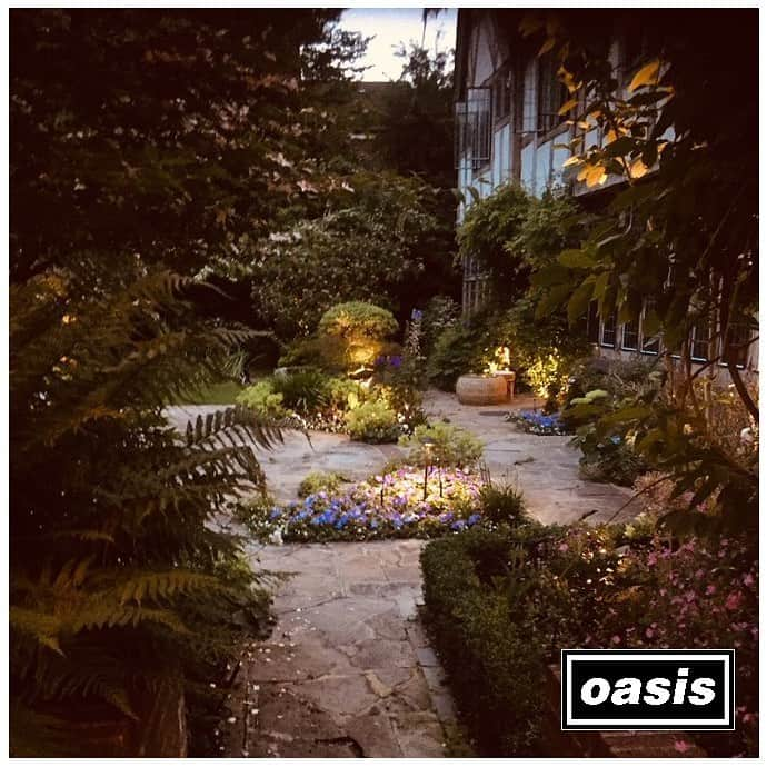 リアム・ギャラガーさんのインスタグラム写真 - (リアム・ギャラガーInstagram)「The garden of Eden ...I’m having that」6月25日 0時31分 - liamgallagher