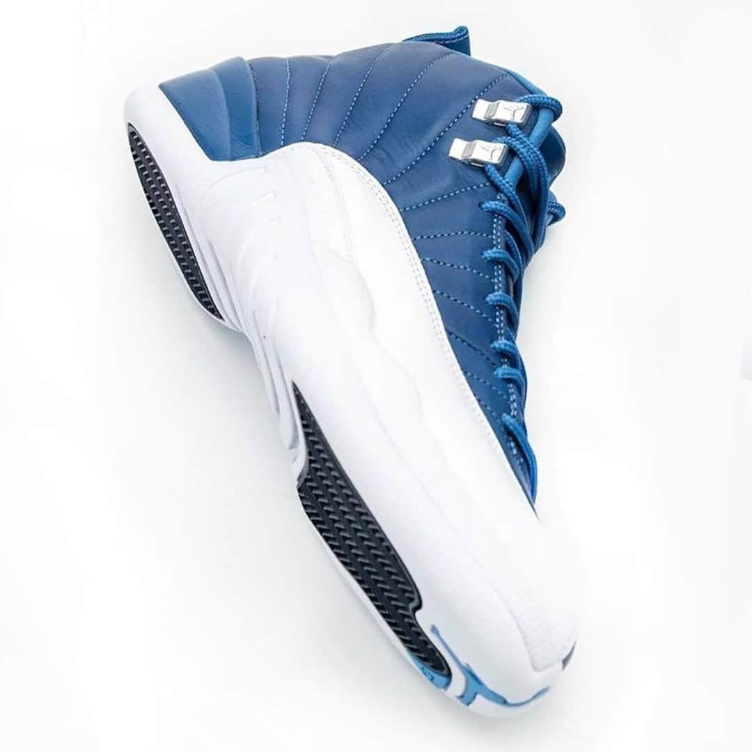 Sneaker Newsさんのインスタグラム写真 - (Sneaker NewsInstagram)「A detailed look at the upcoming Air Jordan 12 "Indigo" has surfaced. Reminiscent of the original "Obsidian" colorway, this version highlights a slightly different shade of blue with a white mudguard and outsole. Hit the link in our bio to get a closer look.」6月25日 0時41分 - sneakernews