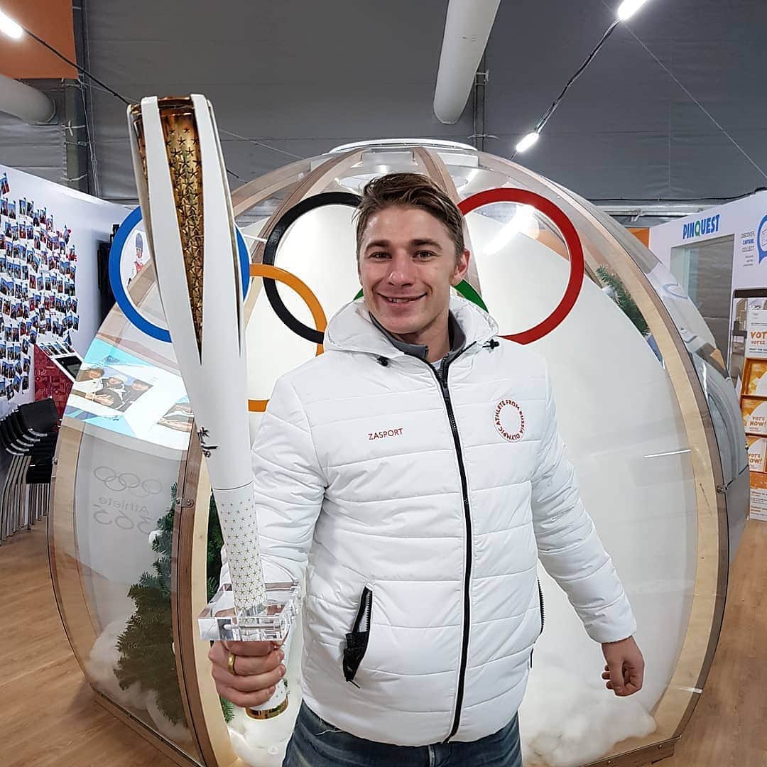 アレクセイ・ロゴノフのインスタグラム：「Идёт добор спортсменов на мой семинар "inSkateCamp 2020" в г.Казань. Даты: с 30.06 по 11.07.2020  Новый ледовый дворец в Юдино открыл свои двери для наших фигуристов!  Ведущим специалистом выступаю я - @rogonov_alex, МСМК по фигурному катанию, соучередитель мобильного приложения инСкейт. .  Первый помощник - Филиппова Ольга Анатольевна @olgafilippova125 Хореограф - Иванова Ирина Викторовна  Программа сборов:  11 тренировочных дней; 2,5 часа льда в день (+допы); 1 час ОФП; 1 час СФП; 1,5 часа Хореография + Растяжка; 1 час Английский язык (по желанию) . . "inSkateCamp Казань" - прекрасная возможность восстановить форму после длительного перерыва. Ваш спортсмен легко войдёт в форму и повысит мотивацию перед сезоном.  Проживание в комфортабельных номерах + питание для спортсменов и родителей.  Запись по тел whats app: +79521463680 (Лидия)  Торопитесь! МЕСТА ОГРАНИЧЕННЫ! . . . #семинар #inSkateCamp #сборы #АлексейРогонов #camp #olympicDay #pyeongchang2018 #фигурноекатание #figureskating #мобильноеприложение #inSkate」