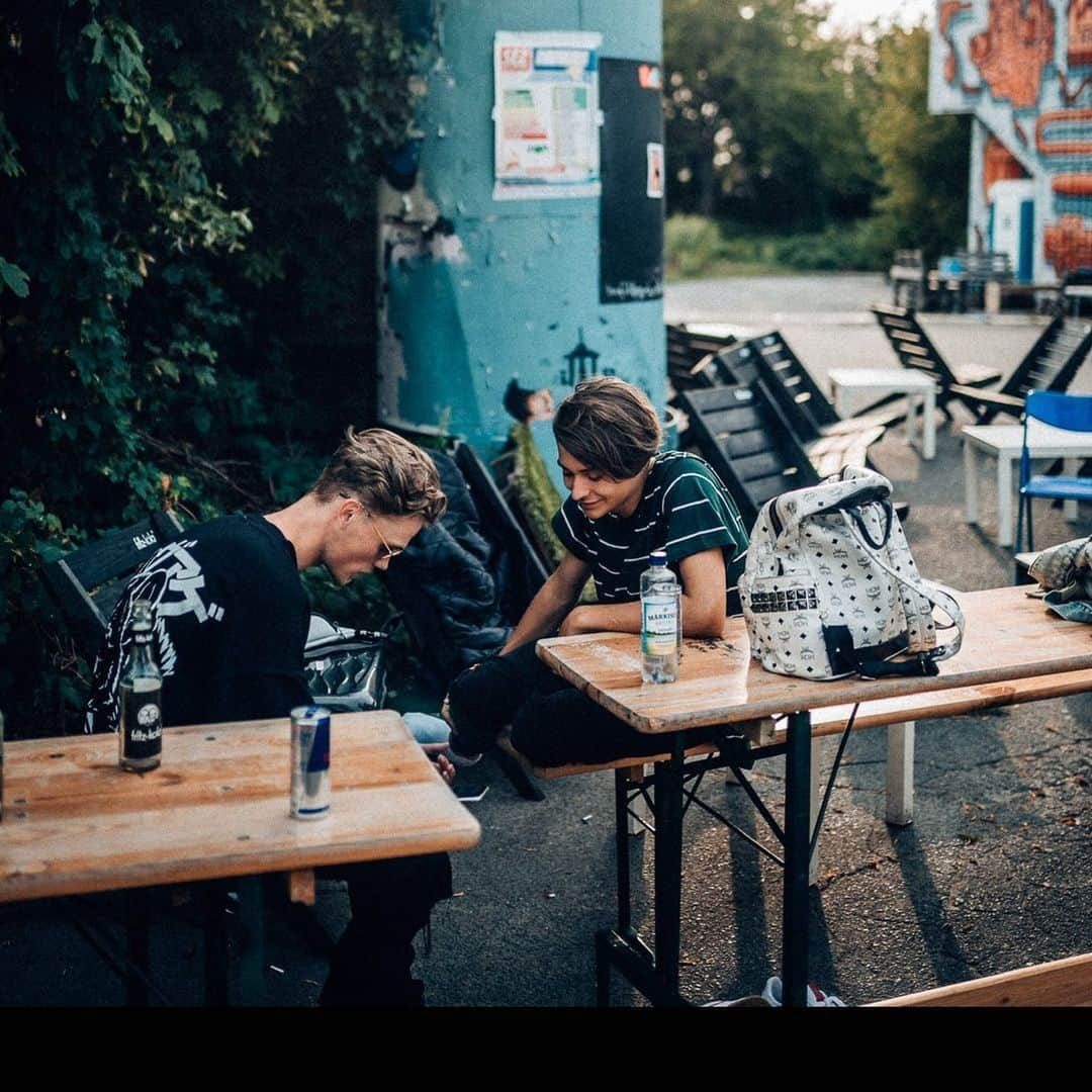 Bars and Melodyさんのインスタグラム写真 - (Bars and MelodyInstagram)「Long hair bam or short hair bam? Lmk👇🏼」6月25日 0時58分 - barsandmelody