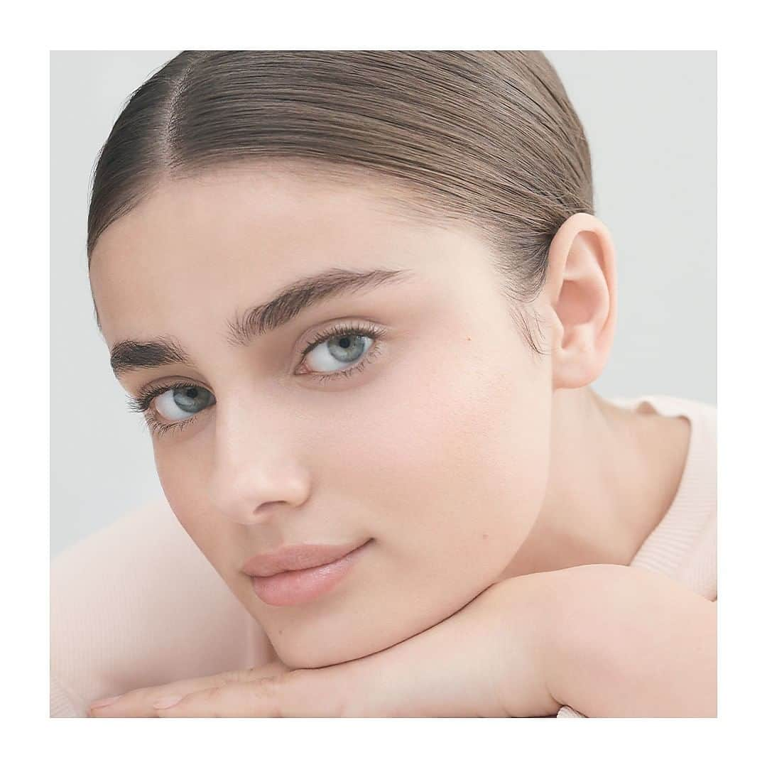 Lancôme Officialさんのインスタグラム写真 - (Lancôme OfficialInstagram)「Stay zen in both body and mind. @taylor_hill keeps her skincare routine stress free and her complexion glowing with the help of Hydra Zen anti-stress glow liquid moisturizer. #Lancome #HydraZen #Skincare #Moisturizer」6月25日 0時58分 - lancomeofficial