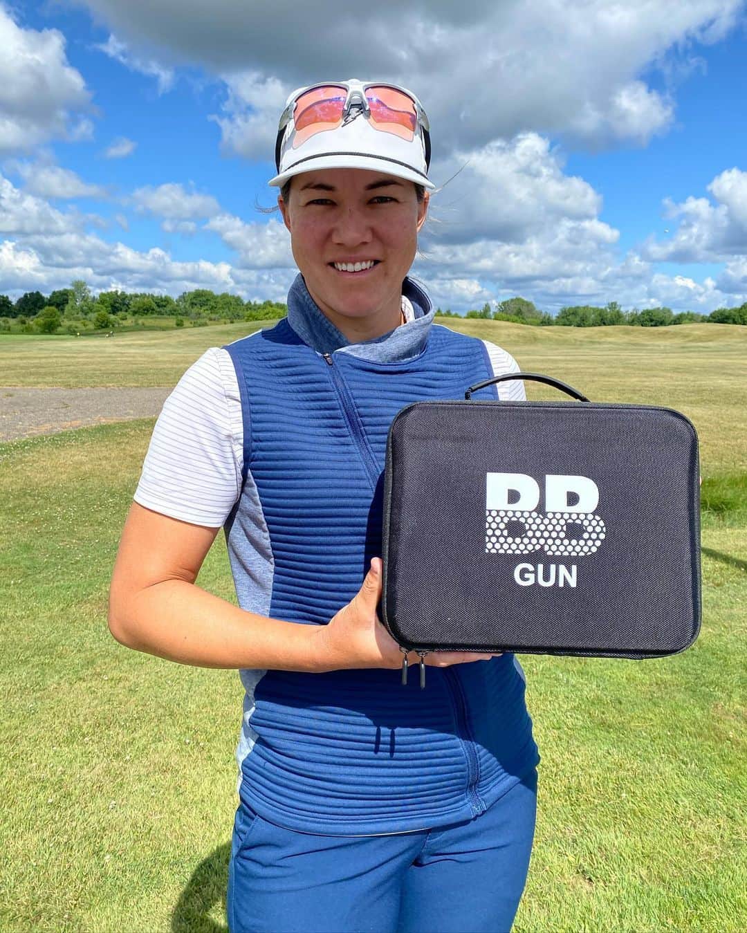 ヴィッキー・ハーストのインスタグラム：「Thanks to my buddy @raphaeljsmith I can loosen up my muscles before and after I play. Check out the BB Gun ( Bounce Back Recovery Solutions)」