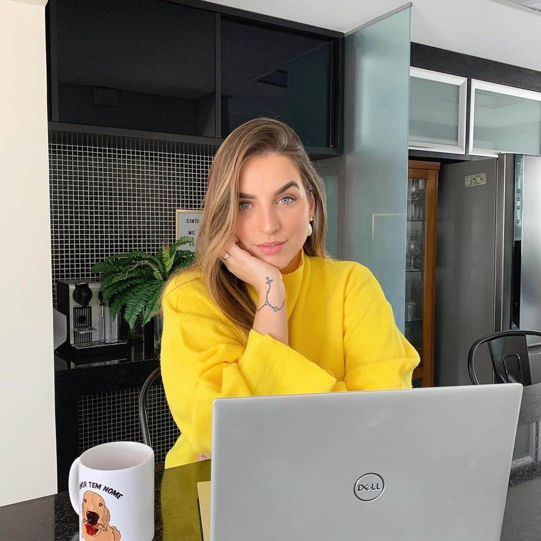 Bruna Unzuetaのインスタグラム：「Toda executiva ela... 🤓」