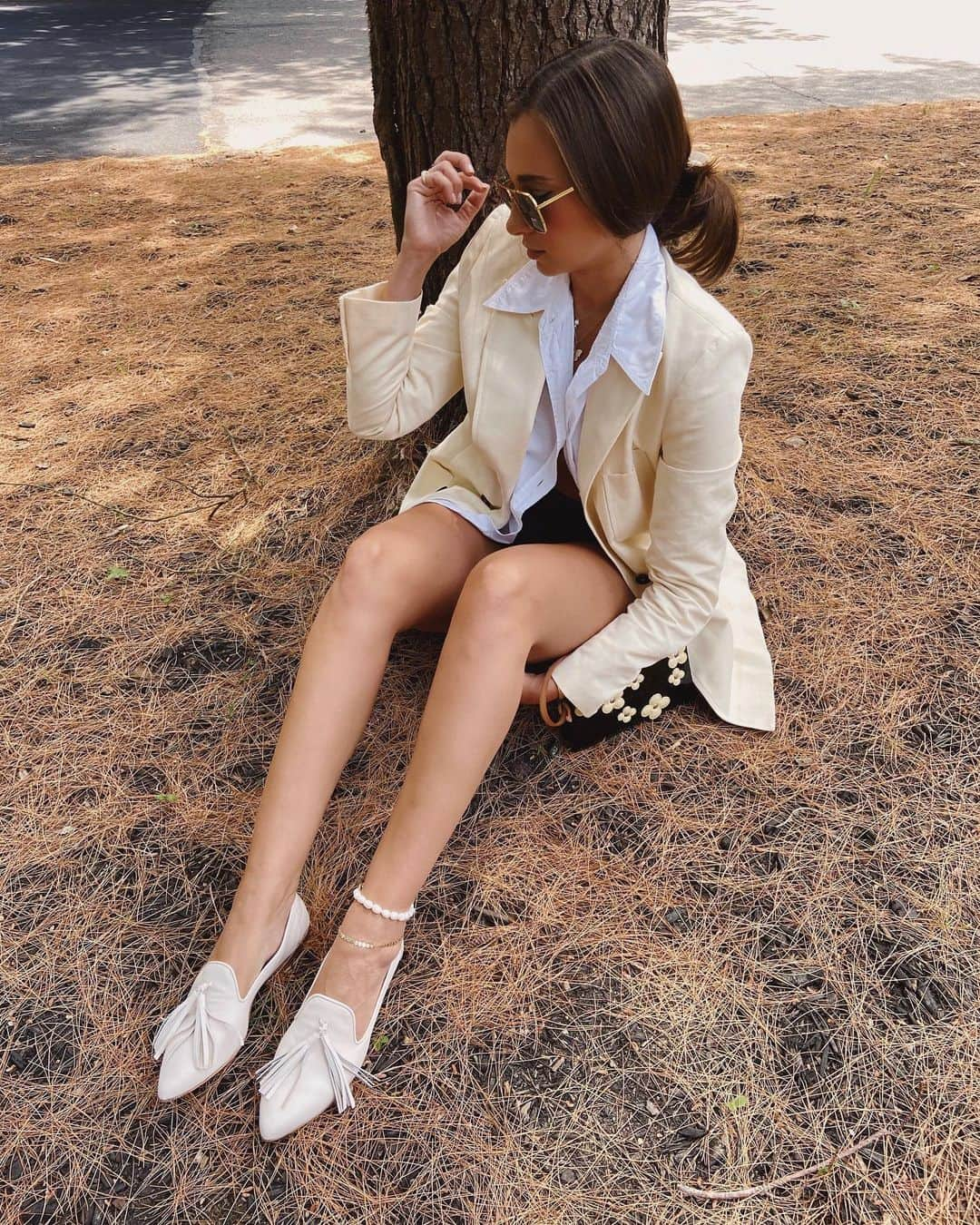 We Wore Whatさんのインスタグラム写真 - (We Wore WhatInstagram)「Okay no joke these loafers feel like I’m walking on memory foam pillows (maybe that’s because they actually have memory foam in them) • v impressed with this new brand @italeau and their chic little flats that are handmade in Italy • also love that they’re donating 20% of the proceeds to @colorofchange」6月25日 0時55分 - weworewhat