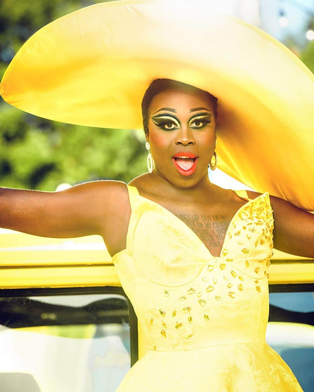 ブラッド・ゴレスキーのインスタグラム：「I am so excited to have @bobthedragqueen winner of season 8 of @rupaulsdragrace & one of the stars of my NEW FAVE SHOW @werehere on @hbo as my guest on this week’s @bradbehaviorpodcast ! She’s hilarious! She’s stunning! She’s fab! Swipe up in my stories for the episode! Can’t wait to meet in person BOB!! Loved our chat!」