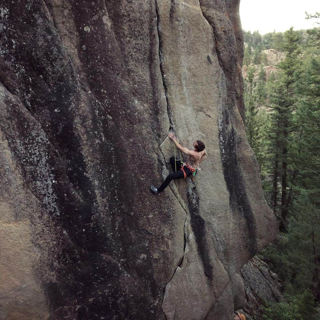 ダニエル・ウッズさんのインスタグラム写真 - (ダニエル・ウッズInstagram)「Zebra crack (11c)... haven’t done crack in a minute... thought I’d try it out again 😛. Amazing line!  Photos: @tchadx」6月25日 1時17分 - dawoods89