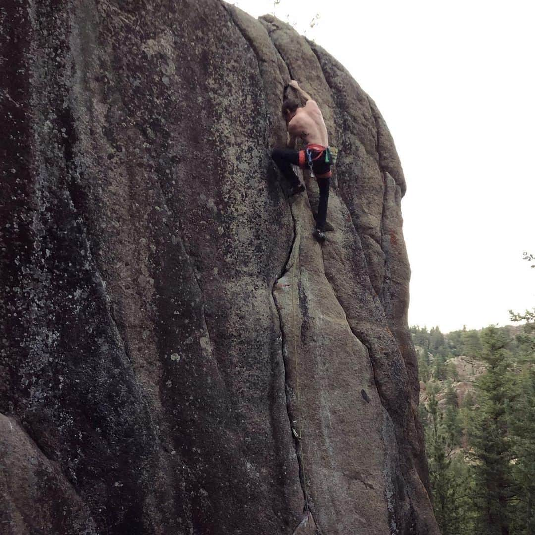 ダニエル・ウッズさんのインスタグラム写真 - (ダニエル・ウッズInstagram)「Zebra crack (11c)... haven’t done crack in a minute... thought I’d try it out again 😛. Amazing line!  Photos: @tchadx」6月25日 1時17分 - dawoods89