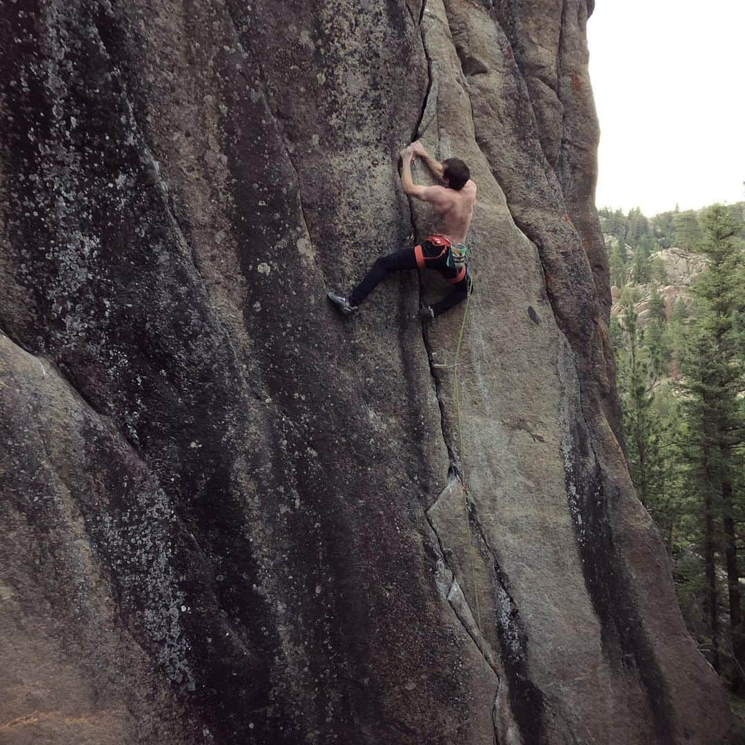 ダニエル・ウッズさんのインスタグラム写真 - (ダニエル・ウッズInstagram)「Zebra crack (11c)... haven’t done crack in a minute... thought I’d try it out again 😛. Amazing line!  Photos: @tchadx」6月25日 1時17分 - dawoods89