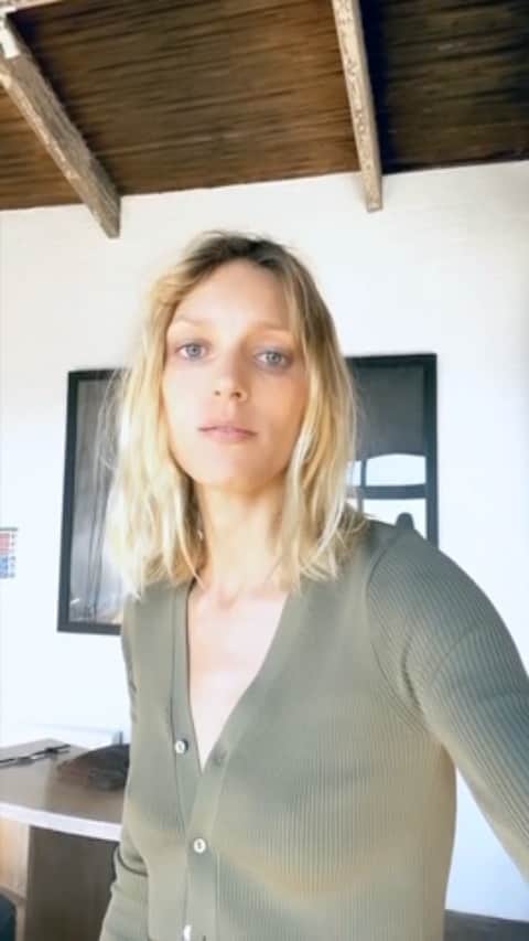 アニヤ・ルービックのインスタグラム：「#MilionyPowodów」