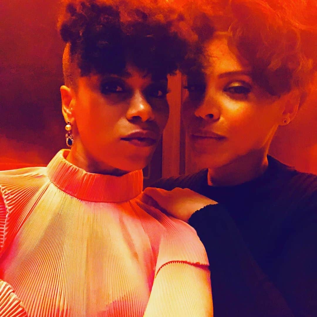 Kelly McCrearyさんのインスタグラム写真 - (Kelly McCrearyInstagram)「Happy birthday to a true QUEEN!!! 👑👑👑 From bucolic summer theater workshops, to Mexican beaches, to the red carpet, I have been blessed by this woman’s friendship, by her huge warm heart, infinite positivity, deep and abiding faith, her humor and wisdom... I could go on and on!!! You are a real one, @amirahvannofficial. I love and admire you, and celebrate you today!!! 💕💕🥂🥂🎂🎂🎉🎉」6月25日 1時18分 - seekellymccreary