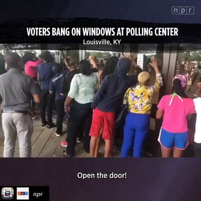 ニック・ジェフスのインスタグラム：「#fightforyourrighttovote Repost from @npr using @RepostRegramApp - On Tuesday, June 23, Louisville residents demanded to cast a vote in the Kentucky congressional primaries. Voters banged on the windows as a 6 pm deadline to vote approached. The Kentucky Exposition Center was the only polling place in operation in Jefferson County because of restrictions instituted as a result of the COVID-19 pandemic. The doors re-opened for the voters waiting outside shortly after the video was taken.」