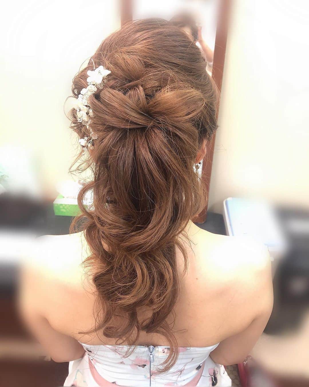 田中里依奈さんのインスタグラム写真 - (田中里依奈Instagram)「久しぶりのゴージャスヘア😁💓 この髪型がお気に入り！ 斬新なコロナ対策の透明のマスク🙌 . #ヘアセット#お気に入りの髪型#クルクルヘア#いつも可愛くしてくれる#美容師さん」6月25日 1時34分 - riina_tanaka
