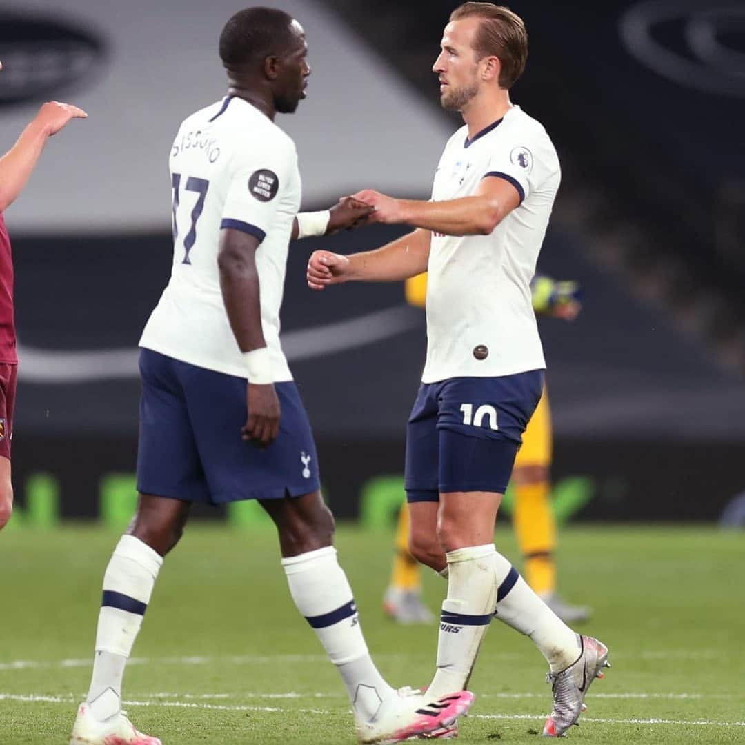 ムサ・シソコさんのインスタグラム写真 - (ムサ・シソコInstagram)「Yes @harrykane 🤜🏻🤛🏿 3 points #COYS #MS17」6月25日 1時41分 - moussasissokoofficiel