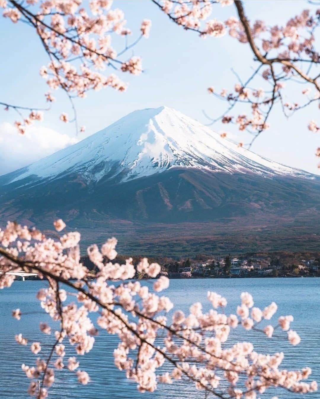 DHC Skincareさんのインスタグラム写真 - (DHC SkincareInstagram)「We can't get enough of Fuji-san 😍 Don't forget to shop your favorites during our ☀️ Summer Splash Sale ☀️ and save on your purchase of $50 or more with code SUMMER20 at checkout.⁣⁣ ⁣⁣ 📸 c/o @pinterest⁣⁣ #WanderlustWednesday #TravelJapan #MtFuji #FujiSan #JapanTrip」6月25日 1時41分 - dhcskincare