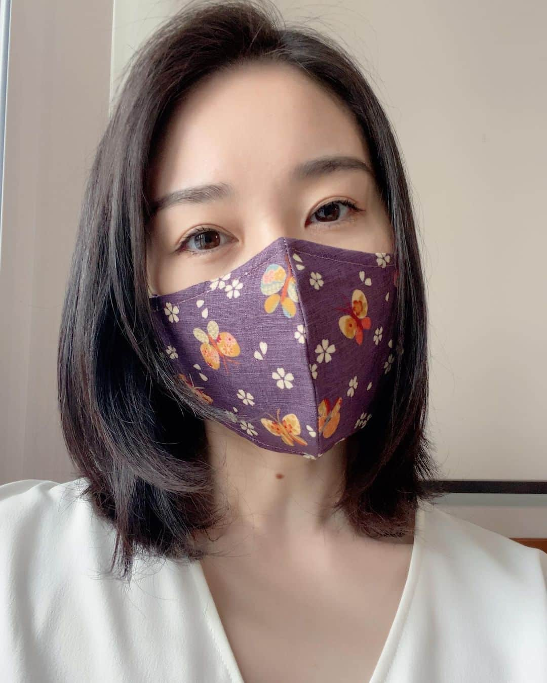 瀬稀ゆりとさんのインスタグラム写真 - (瀬稀ゆりとInstagram)「This is a handmade mask that my acquaintance sent me from Japan. Sooo cute and washable mask! Of course, it’s also comfortable to wear. . . 知り合いの方が手作りのマスクを日本から送って下さいました。とっても可愛い！こうして今でも繋がっていられるご縁に感謝です☺️ . . . #facemask #handmademask #sustainable #sustainablefacemask #washablefacemask #torontoliving #japanesewomen #手作りマスク #洗えるマスク #はるばる日本から #感謝」6月25日 1時41分 - yurito.seki