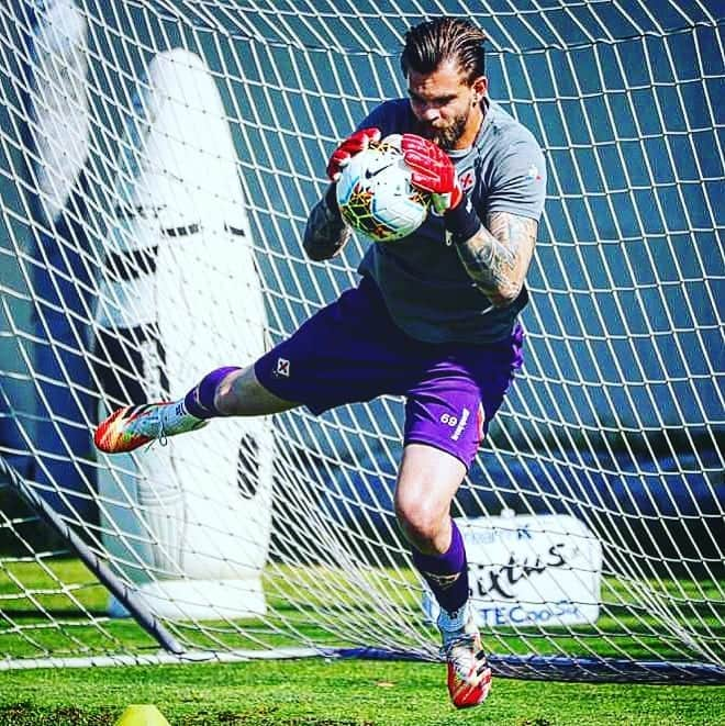 ACFフィオレンティーナさんのインスタグラム写真 - (ACFフィオレンティーナInstagram)「🐉🧱 #ForzaViola 💜 #Fiorentina #Viola #Dragowski #ACFFiorentina」6月25日 1時48分 - acffiorentina