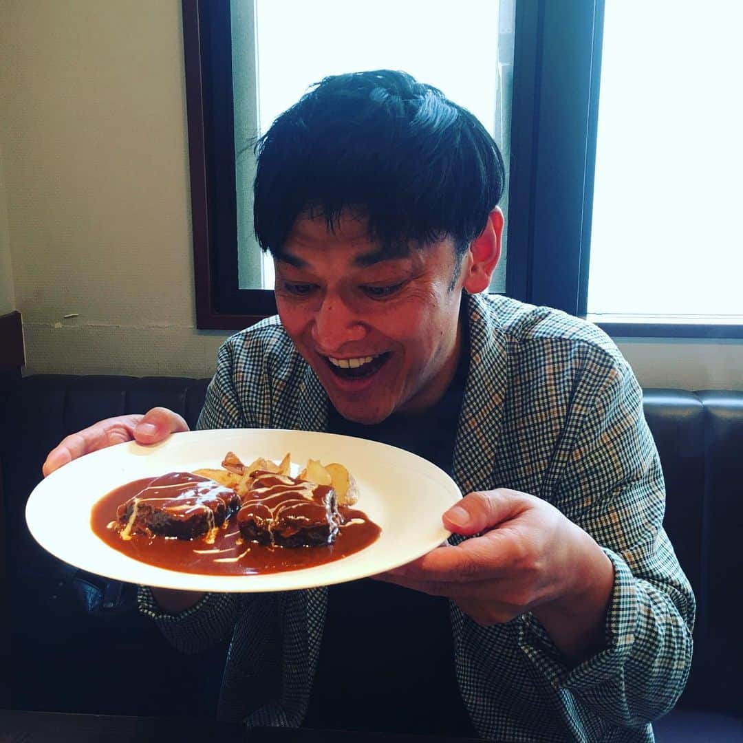 宮田麺児さんのインスタグラム写真 - (宮田麺児Instagram)「ぎゃー！ でたー！ やろくの玉子クリームコロッケ！  でたー！ やろくの タンシチュー」6月25日 12時39分 - miyatamenji