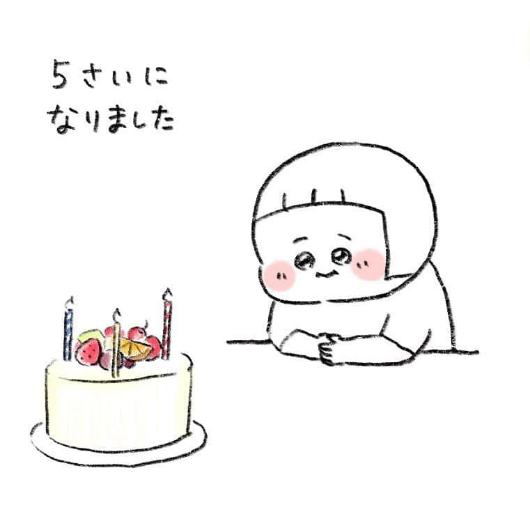 hibi家のムスコとムスメさんのインスタグラム写真 - (hibi家のムスコとムスメInstagram)「ムスメ5歳🎂 . . 我が家には6月生まれが3人いるのでいつも合同お誕生日会をしていてキャンドルも3本です🎉 . 夢をきいたら「わたしはわたしのままで」と言っていた日から1年たち、最近は「○○になりたいな〜☺️」といろいろ憧れをお話してくれます✨ #家族絵日記#お誕生日会」6月25日 11時31分 - hibi_yuu