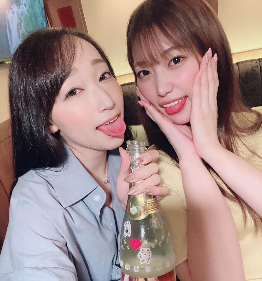 蓮実クレアさんのインスタグラム写真 - (蓮実クレアInstagram)「・ ・ ・ 昨夜のBAR HARU 女優友達の美谷朱里ちゃんがマネージャーさんと一緒に遊びに来てくれました✨✨ ・ ・ みんなで飲んで歌って踊ってたのしかったー✧*｡٩( 'ω' )و✧*｡ ・ ・ #蓮実クレア #美谷朱里 #中村翔一 #しながわ書店 #BAR #HARU #新宿区歌舞伎町2-38-2第二メトロビル2F」6月25日 11時33分 - hasumi_kurea