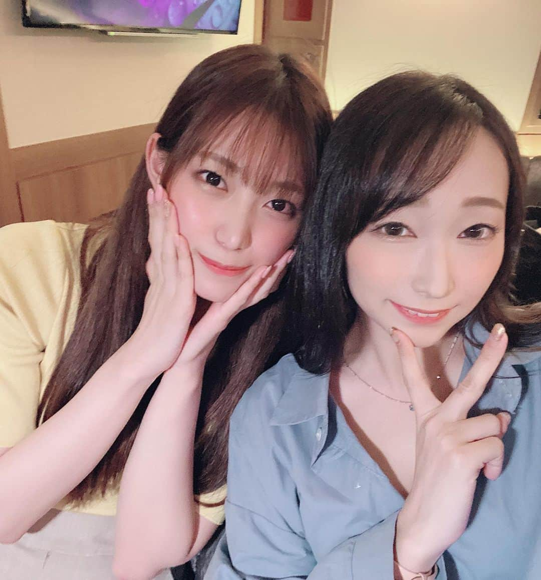 蓮実クレアさんのインスタグラム写真 - (蓮実クレアInstagram)「・ ・ ・ 昨夜のBAR HARU 女優友達の美谷朱里ちゃんがマネージャーさんと一緒に遊びに来てくれました✨✨ ・ ・ みんなで飲んで歌って踊ってたのしかったー✧*｡٩( 'ω' )و✧*｡ ・ ・ #蓮実クレア #美谷朱里 #中村翔一 #しながわ書店 #BAR #HARU #新宿区歌舞伎町2-38-2第二メトロビル2F」6月25日 11時33分 - hasumi_kurea