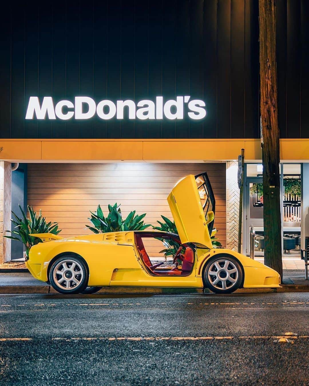 CARLiFESTYLEさんのインスタグラム写真 - (CARLiFESTYLEInstagram)「This is how you roll up to McDonald’s. Bugatti EB110SS shot by @alexpenfold #carlifestyle #mcdonalds #eb110ss」6月25日 11時56分 - carlifestyle