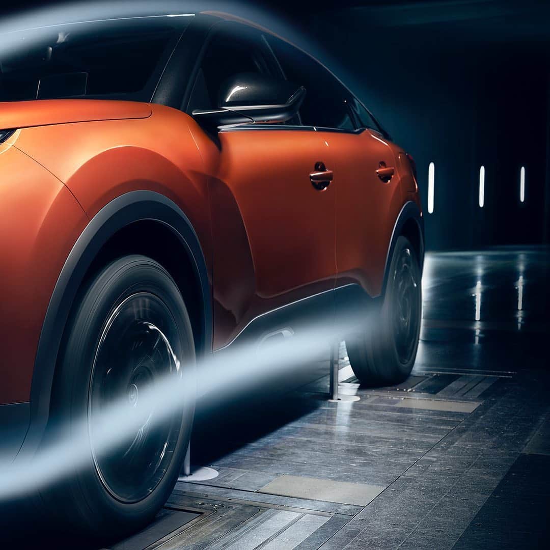CITROEN JP Officialさんのインスタグラム写真 - (CITROEN JP OfficialInstagram)「正面から向き合うために、細部までこだわり抜く。 New Citroën C4。6月30日のワールドプレミアをお楽しみに📆 ※日本導入は未定です ※写真は欧州仕様車です #New #Citroen #Car #Orange #Comfort #Elegance #Design #Fashion #Light #Style #Instacar #Carsofinstagram #Auto」6月25日 12時01分 - citroen_jp