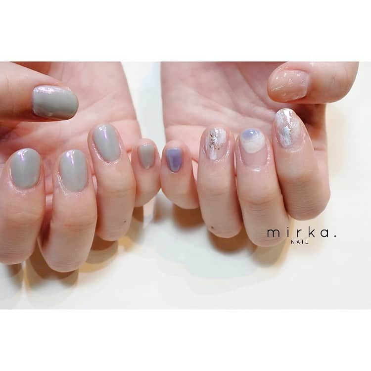 mirka. NAIL(ミルカネイル)さんのインスタグラム写真 - (mirka. NAIL(ミルカネイル)Instagram)「さわやかな左右バラバラネイル✳︎﻿ ﻿ 淡いグリーンのオーロラネイル、かわいいです‼︎﻿ ﻿ -----------------------------------------﻿ 7月末までご予約受け付けております。﻿ ﻿ ご新規さまの受付も再開してます！﻿ (曜日問わずご予約可能です)﻿ ﻿ オーダーネイルチップのご注文もお気軽にお問い合わせ下さい✳︎﻿ ﻿ ご予約、お問い合わせは﻿ LINE公式アカウント@mirka.nail(@含む)まで。﻿ 直近の空き状況はLINEタイムラインをご覧ください。﻿ ﻿ ﻿ 感染予防対策をしっかり行ったうえでお客様をお迎えしております。﻿ ﻿ 〈感染予防の取り組み〉と〈お客様へのお願い〉を﻿ ハイライトにてまとめておりますので、ご確認くださいませ◡̈﻿ ﻿ ﻿  #mirkanail#nails#nail#nailart#naildesign﻿ #ショートネイル#ネイルアート#ネイルデザイン#ネイル#大人ネイル#シンプルネイル」6月25日 12時15分 - mirka.nail