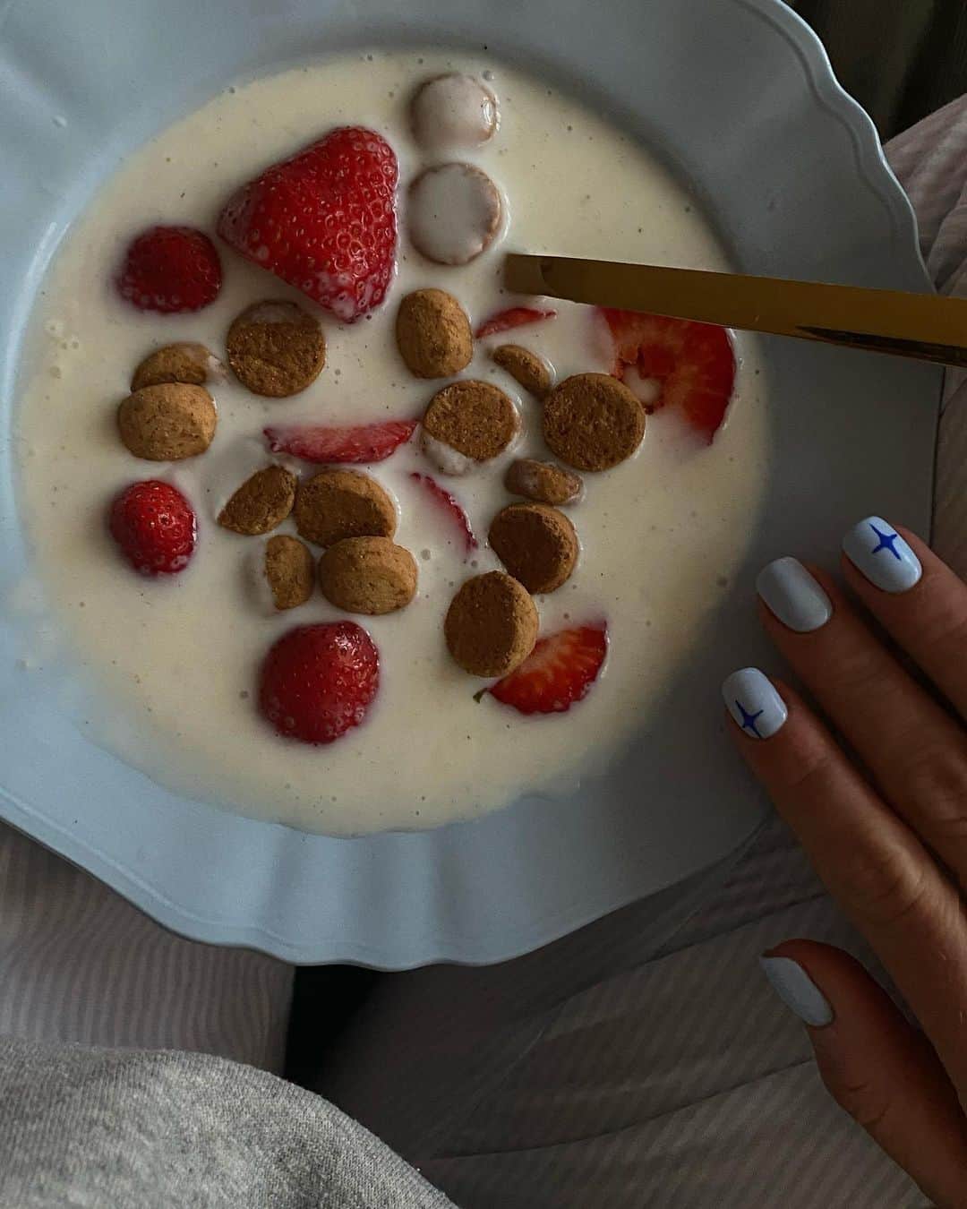Mathilde Goehlerのインスタグラム：「Koldskål 🍓」