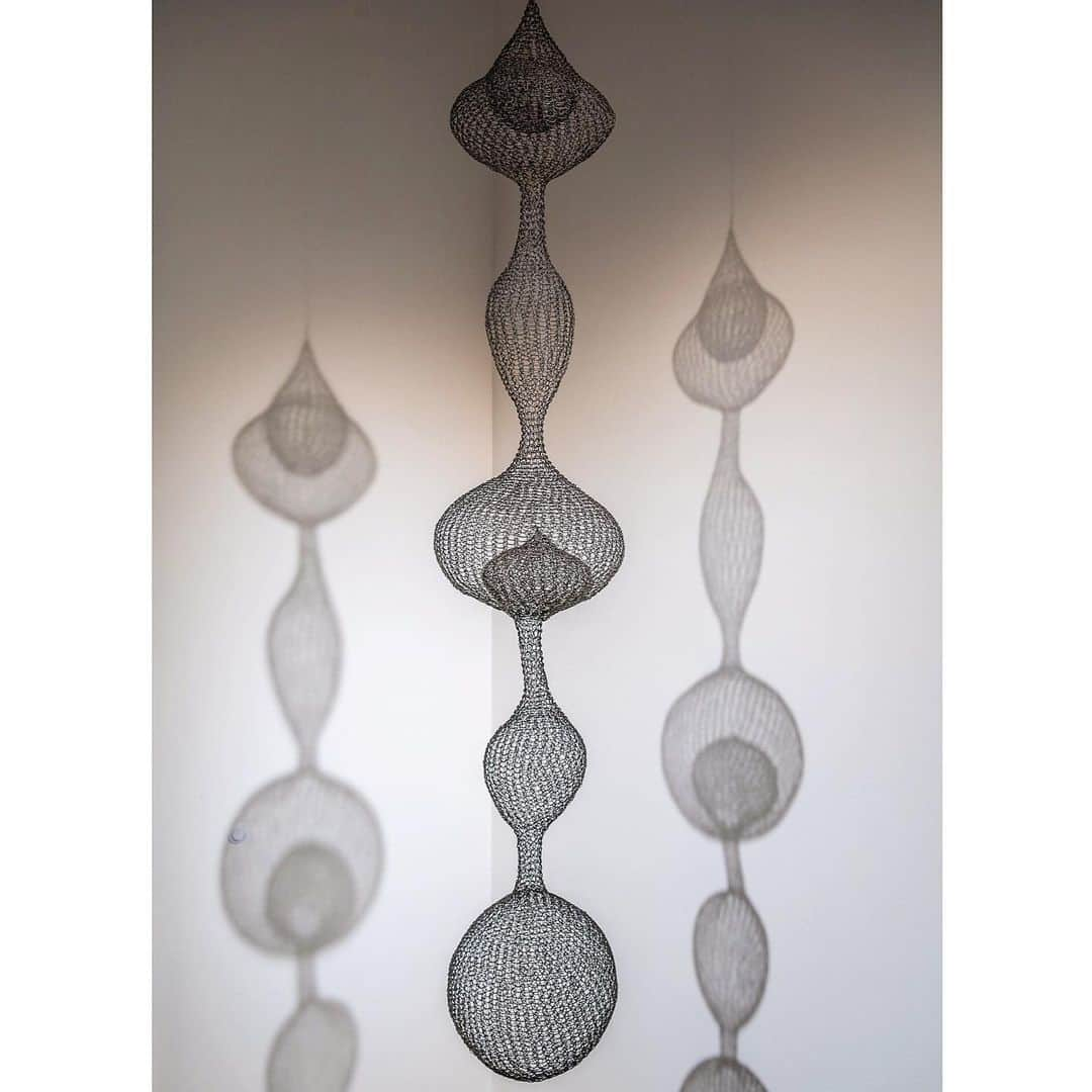 サザビーズさんのインスタグラム写真 - (サザビーズInstagram)「Executed circa 1956, Ruth Asawa's ‘Untitled (S.853)’ is an archetypal example of her revered wire sculptures. While Asawa had initially made wire sculptures inspired by baskets she observed on a trip to Mexico in 1947, she created her most ambitious wire works in the mid-1950s. Suspended effortlessly in the air, this sculpture recalls the splendor of forms found in nature - cocoons, sonic waves and the quality of light filtered through a canopy. This exceptional sculpture is a highlight of our Contemporary Art Day Auction on 30 June in #NYC. Visit our link in bio for more highlights. #SothebysContemporary #RuthAsawa」6月25日 3時53分 - sothebys