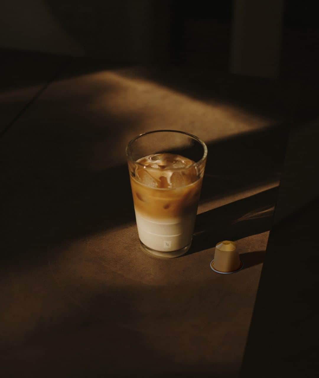 Nespressoさんのインスタグラム写真 - (NespressoInstagram)「Sunsets and iced lattes: a refreshing and satisfying combination for those late summer nights. Have you made yourself an iced latte lately?   📷: @studiocnp  #NespressoMoments #ElevateYourSummer #SummerAtHome #IcedCoffee #CoffeeMoment #SummerWithNespresso  Note: Product as sold does not contain any milk ingredients.」6月25日 3時59分 - nespresso