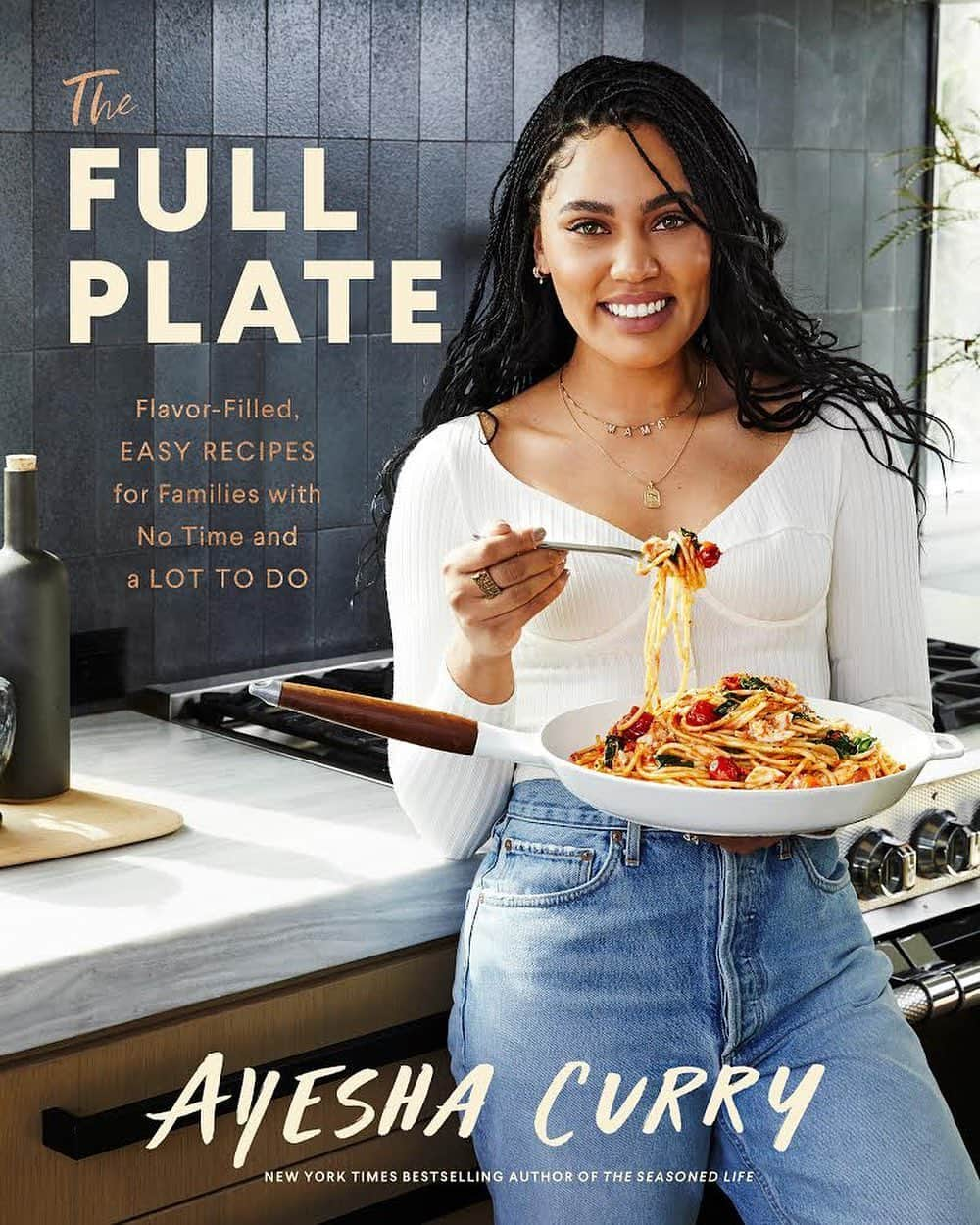 エイヨシャ・カレーさんのインスタグラム写真 - (エイヨシャ・カレーInstagram)「My second cookbook cover reveal! Ladies and gents... THE FULL PLATE !I’m so dang excited. Put so much love into this. I can’t believe it will have been 4 years since The Seasoned Life  launched. I always said I would do another once I felt inspired and mannnn was I inspired this time around. Inspired by how fast paced and beautifully chaotic life has become over the past couple of years and the need for super quick and easy recipes for the family that didn’t lack flavor and excitement. The focus of this cookbook is dinner, drinks and a couple of dessert faves. We don’t really have time for elaborate breakfasts anymore, lunch is typically on the go or involves some sort of protein shake (fit ishiboo 🤦🏽‍♀️) so DINNER is always the star of the day at our home. Some recipes are for those weekend meals/Sunday suppers when you have an hour to cook but most of them take 15-30 mins! It just had to be this way. We all have a full plate these days but we should never compromise the joy of cooking, EATING and gathering around the table for a delicious meal with the ones we love! 📷 by @evakolenko 😍 Click the link in my bio for more!  #thefullplate 🍾🍤🍣🍱🍝🌮🧆🥙🥘🌯🥗🍜🍗🍑🍓🥥🍍🥑」6月25日 4時10分 - ayeshacurry