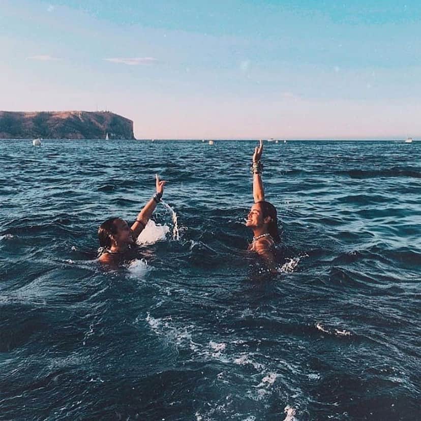 ブルーライフのインスタグラム：「moments that last a lifetime 🌙 #shopplanetblue」