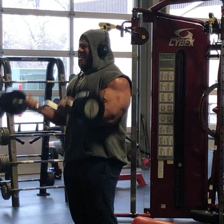 Phil Heathのインスタグラム：「2019 BTS @gifted_athletics #Armafuggingeddon 👀😬 sorry @armbrustdylan for throwing the weights! Folks please dont copy me haha 😅 🎥 @brettharveyofficial @scoreg」