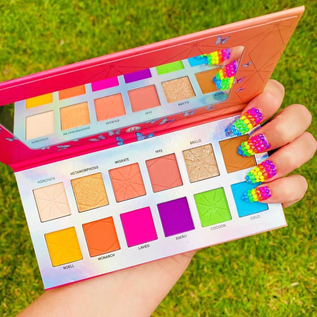 BH Cosmeticsさんのインスタグラム写真 - (BH CosmeticsInstagram)「The best rainbows are bold AF and ON SALE 😉🌈 Swipe on crush-worthy color with @laviedunprince's high-impact 12 color shadow palette for under $11 💖#Pride #bhcosmetics」6月25日 4時29分 - bhcosmetics