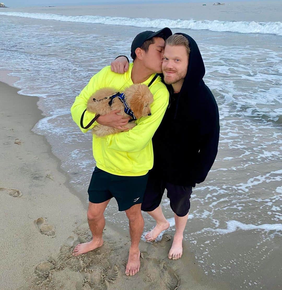 スコット・ホアイングのインスタグラム：「i can’t believe it’s been 3 years marky 🥺 i’ve loved every second. i didn’t know a human being could be so consistently kind, pure, handsome, supportive, and loving. i love you ❤️」