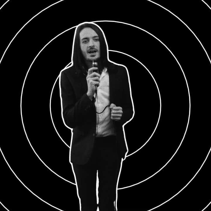 のインスタグラム：「It’s a very strange time and I thought it’d be nice to release a happy song. I hope everyone is staying healthy and positive.  I did this one with producer extraordinaire @sirjohnnydanger and he really brought it to life. I hope it inspires some dancing.  The link to the full video is in my bio. Ok, turning my phone back off!  Peace, love, and healing to all.」