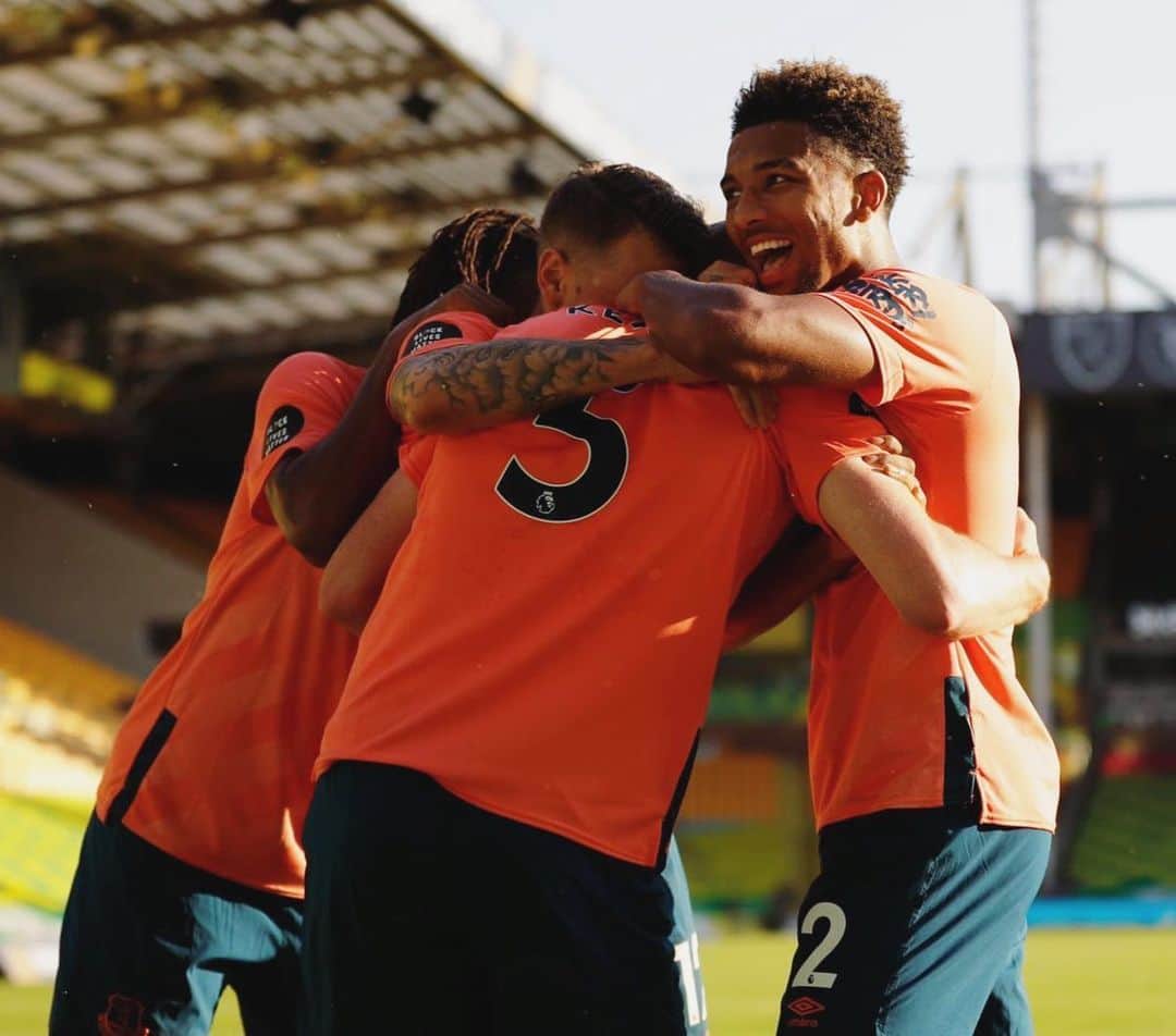 メイソン・ホールゲイトのインスタグラム：「Back to back clean sheets and a 3 points! big @michaelkeane93 💙💙 @everton」