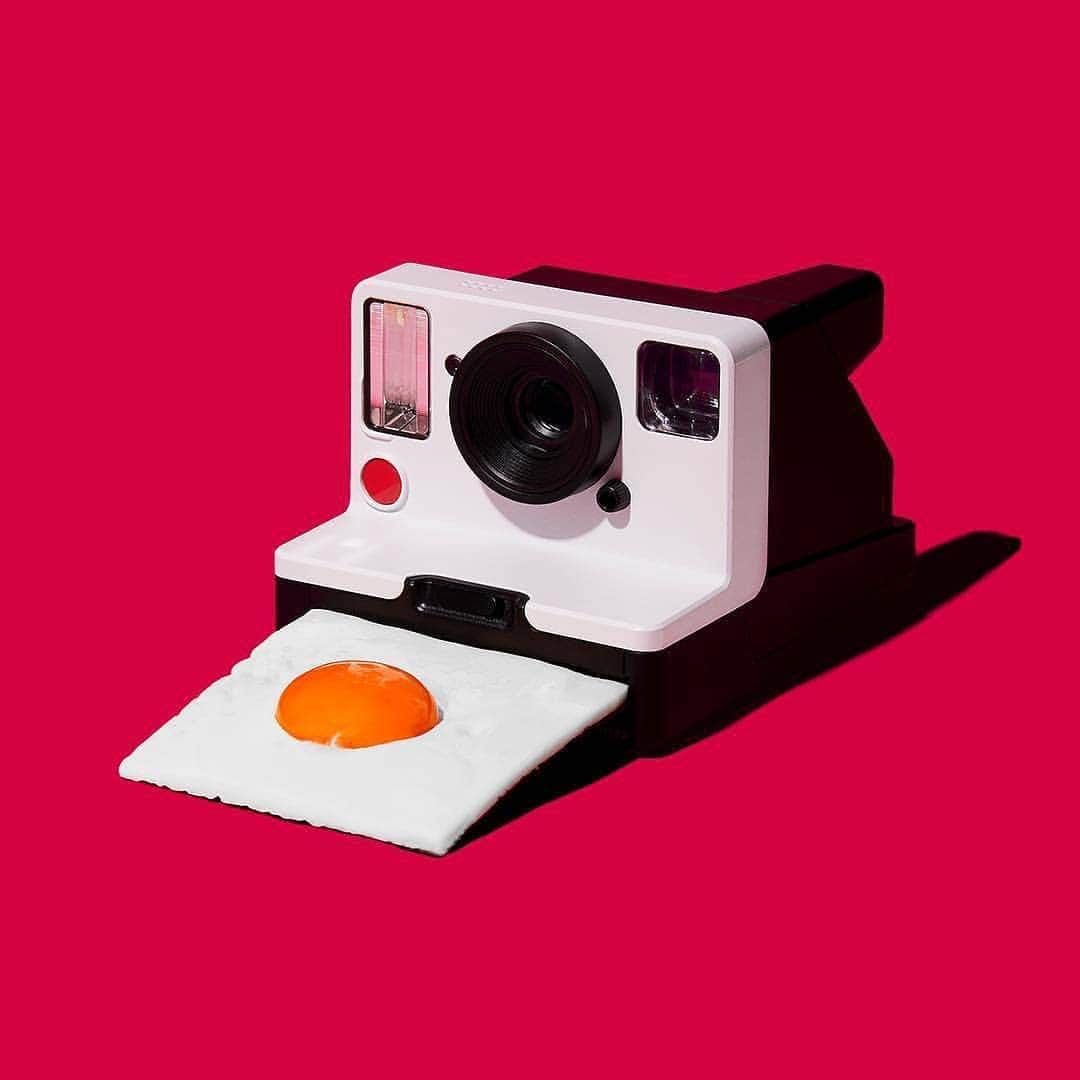 のインスタグラム：「Say Egg 📷 by 👉 Jaime Sánchez @jaimesanchezart 👈  #jaimesanchezart #eggsconcept #polaroid #egg #eggs #friedegg #polaroidoriginals」