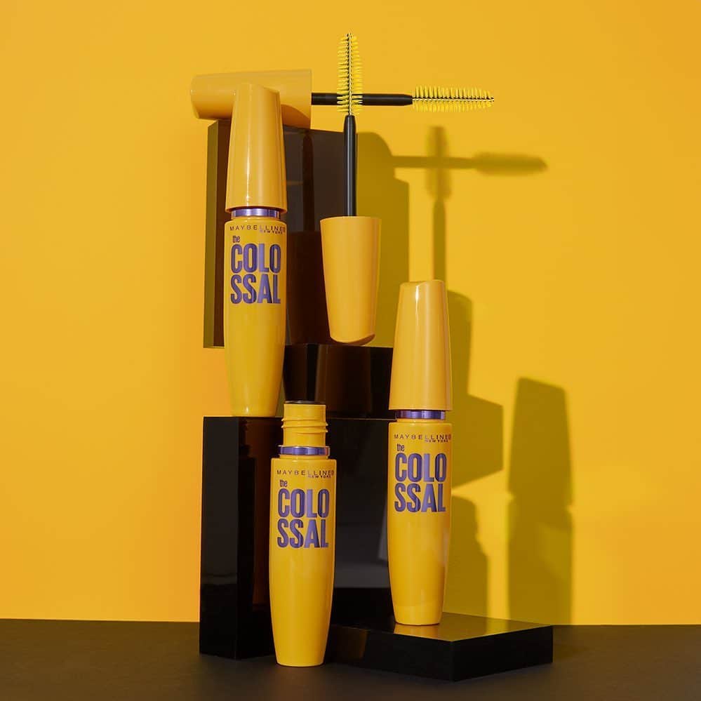 Maybelline New Yorkさんのインスタグラム写真 - (Maybelline New YorkInstagram)「How many stars are you giving our top rated #colossalmascara??🤩 This fan-fave gives you 9x the volume in just one coat! Tap to shop!💛」6月25日 6時03分 - maybelline