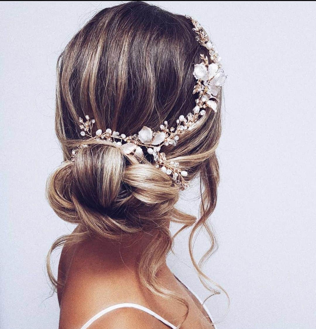 I N S T A B R A I Dのインスタグラム：「In anticipation and utter excitement for Shir’s wedding in just 7 days (!!!) sharing some of my favorite bridal hairstyles. 💕👰🏻」