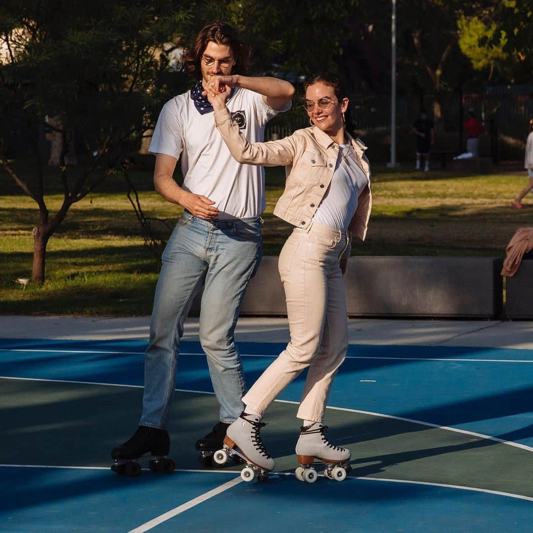 New York Times Fashionさんのインスタグラム写真 - (New York Times FashionInstagram)「Roller skates are back, baby! Link in bio to read the piece from @taylorlorenz. (Photographs via Marawa Wamp and by @kendrickbrinson)」6月25日 6時10分 - nytstyle