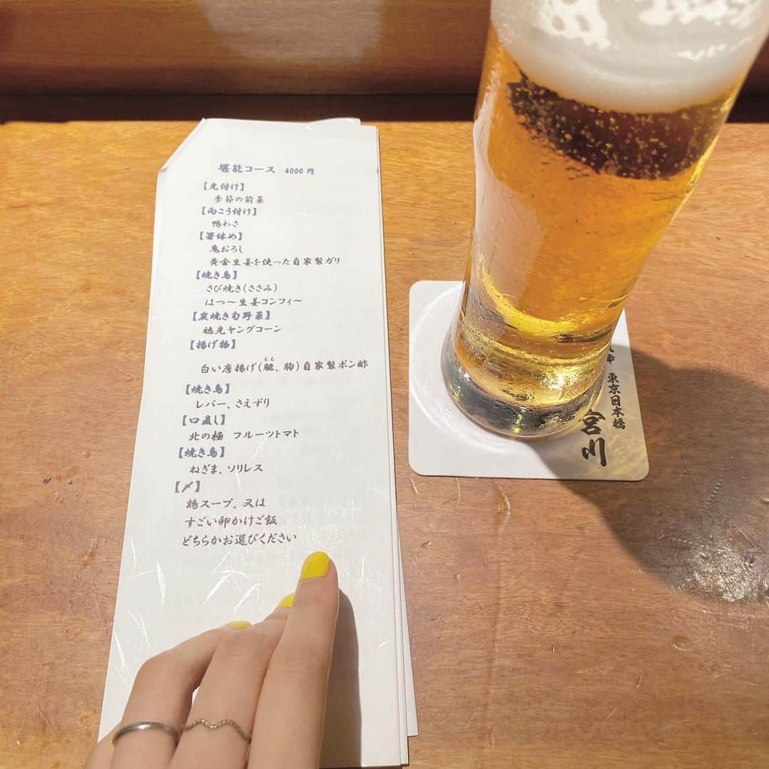 りーまるさんのインスタグラム写真 - (りーまるInstagram)「絶対焼き鳥！絶対美味しいお店！🔥 スワイプしてね▶︎▶︎▶︎ ・ ・ ・ #りーまる #サロモ #サロンモデル #インフルエンサー #フリーモデル#撮影データ #撮影モデル募集 #広告モデル ・ ・ ・ ・ ってステイホーム中ずっと思い続け、 5ヶ月ぶりに外食焼き鳥しました😭🍺💓 ・ ・ @yakitori_miyagawa_yotsuya  は、TBS付近の店舗で 何度かお弁当買って帰るほど 大ファンなんです🙊💓 ・ ・ ちなみに今回頂いたのは 4000円のコース🐥✨ ・ ・ 合間に出てくるお野菜の串も含めて どれも美味しすぎましたが、、 白揚げの唐揚げ、 レバー、ソリレスは ほんっとーーーに美味しかったです🤤💓💓 ・ ・ あとね、 締めの卵かけご飯が凄すぎて！ これだけでもみんなに食べて欲しいです🥺💓 （出汁の入った卵白メレンゲに 焼き鳥のタレに漬け込んだ卵黄乗せてくれるの🐶🤤） ・ ・ 小さな頃から不動の 好きな食べ物ナンバーワンの焼き鳥な故、 文字数多くなってごめんなさい😂🙏 ・ ・ ・ ちなみにお店は 消毒もしっかりしており、 ソーシャルディスタンスもとってるし、 窓もガンガン開けてて開放的でした🙆‍♀️✨ ・ ・ ・ 夕方５時来店&土砂降り雨だったので空いてるかな？ って思ったけど、 しっかりお客様いて 「さすが人気店！」と思いました😳🤩🥰 ・ ・ ・ #りーまるグルメ #飲食店応援  #やきとり宮川  #焼き鳥女子  #四ツ谷グルメ ・ ・ ・ ・ ・ ・ #食べるの好きな人と繋がりたい #美味しいもの好きな人と繋がりたい #飯テログラム #笑顔　#グルメ女子#食いしん坊 #グルメ好きな人と繋がりたい #東京グルメ #たべすたぐらむ #四ツ谷居酒屋 #グルジョ #コラボベース #高級焼き鳥 #日本酒女子 #焼き鳥#デート#テイクアウト @girls_gourmet」6月25日 6時14分 - riii_maru162cm