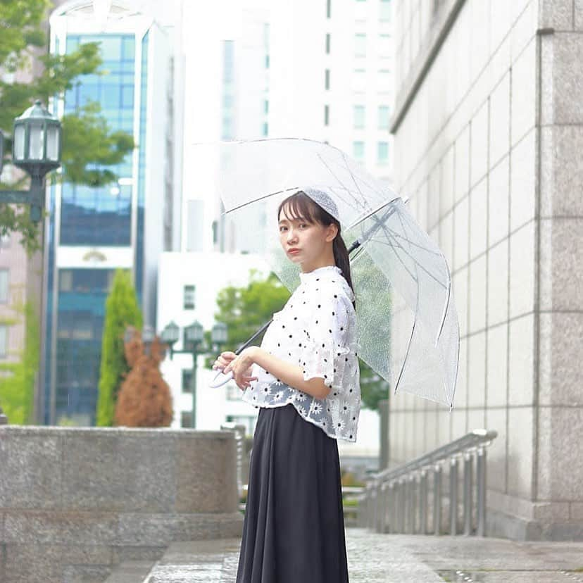 児玉祐莉乃のインスタグラム：「まだまだ梅雨の時期☂️？ #model #モデル #portrait #ポートレート #美容 #ヘアスタイル #メイクアップ #makeup #followme #l4l #撮影 #japan #ig_japan #撮影会 #ファインダー越しの私の世界#비즈반지#비」