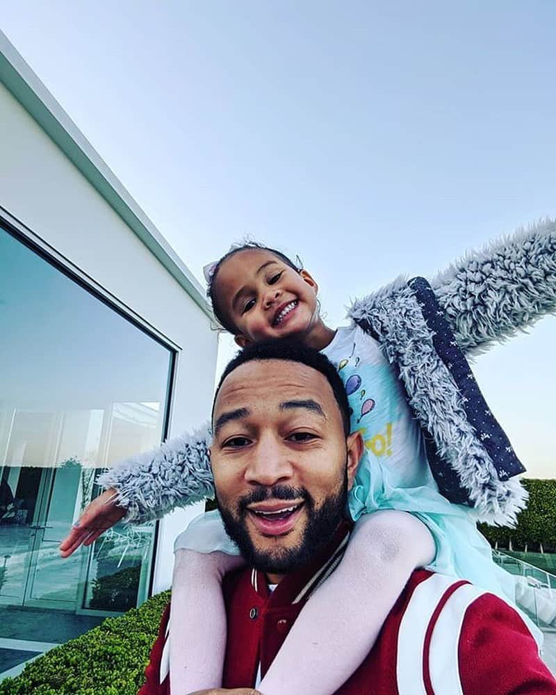 People Magazineさんのインスタグラム写真 - (People MagazineInstagram)「John Legend couldn't be prouder to be a girl dad — especially since he has a "boy-heavy family!" 💕 "We weren't used to having a lot of young girls in the family, but my daughter is so funny and smart and she's just got good verbal skills — she's just fun to be around," said Legend of he and Chrissy Teigen's daughter Luna Simone. ❤️ | #Regram @johnlegend」6月25日 7時01分 - people