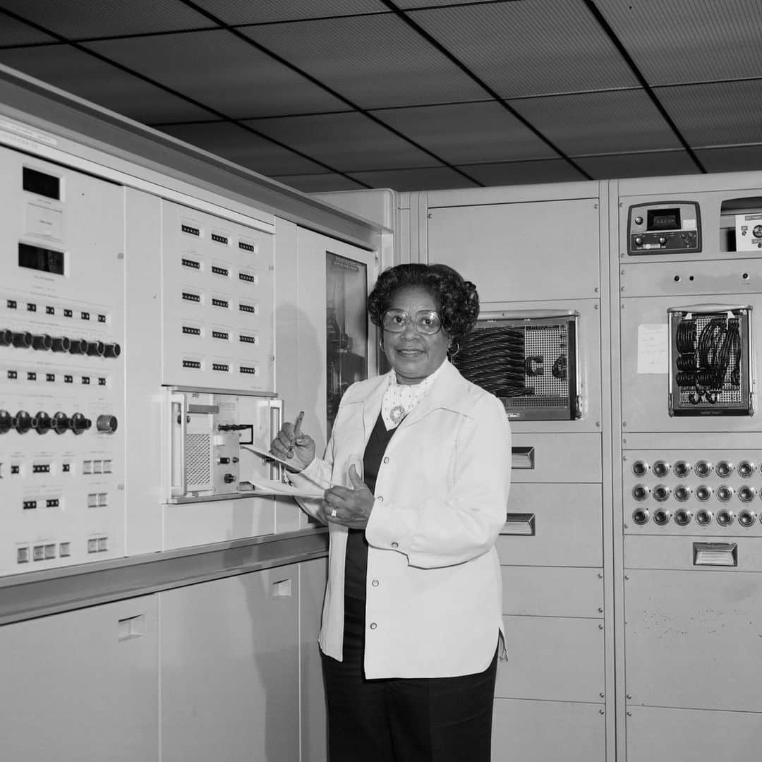 NASAさんのインスタグラム写真 - (NASAInstagram)「👩🏾‍🔬🚀🌟 Mary Jackson never accepted the status quo.⁣⁣⁣ ⁣⁣⁣ Today we announced that our headquarters building in Washington, DC, will be named after engineer Mary W. Jackson, who overcame barriers to become NASA’s first Black woman engineer. ⁣⁣⁣ ⁣⁣⁣ Jackson started her NASA career in 1951 at what is now @NASALangley in Virginia as a human computer – a mathematician who performed hand calculations for NASA missions. After two years working in the West Area Computing unit, she received an offer to work in Langley’s Supersonic Pressure Tunnel, where she conducted extensive aeronautics research and authored or co-authored over a dozen research papers. She was promoted and, in 1958, became our first Black woman engineer.⁣⁣⁣ ⁣⁣⁣ In 1979, Jackson made a final career change, leaving engineering to become the program manager for NASA Langley’s Federal Women’s Program. She would dedicate the rest of her career to the hiring and promotion of the next generation of women mathematicians, scientists, and engineers. She was posthumously awarded the Congressional Gold Medal in 2019 and was portrayed by @JanelleMonae in the Oscar-winning film #HiddenFigures.⁣⁣⁣ ⁣⁣⁣ Our Administrator @JimBridenstine noted, "We know there are many other people of color and diverse backgrounds who have contributed to our success, which is why we’re continuing the conversations started about a year ago with the agency’s Unity Campaign. NASA is dedicated to advancing diversity, and we will continue to take steps to do so.”⁣⁣⁣ ⁣ #MaryJackson #BlackinSTEM #WomeninSTEM #NASA #HiddenFigures」6月25日 7時23分 - nasa