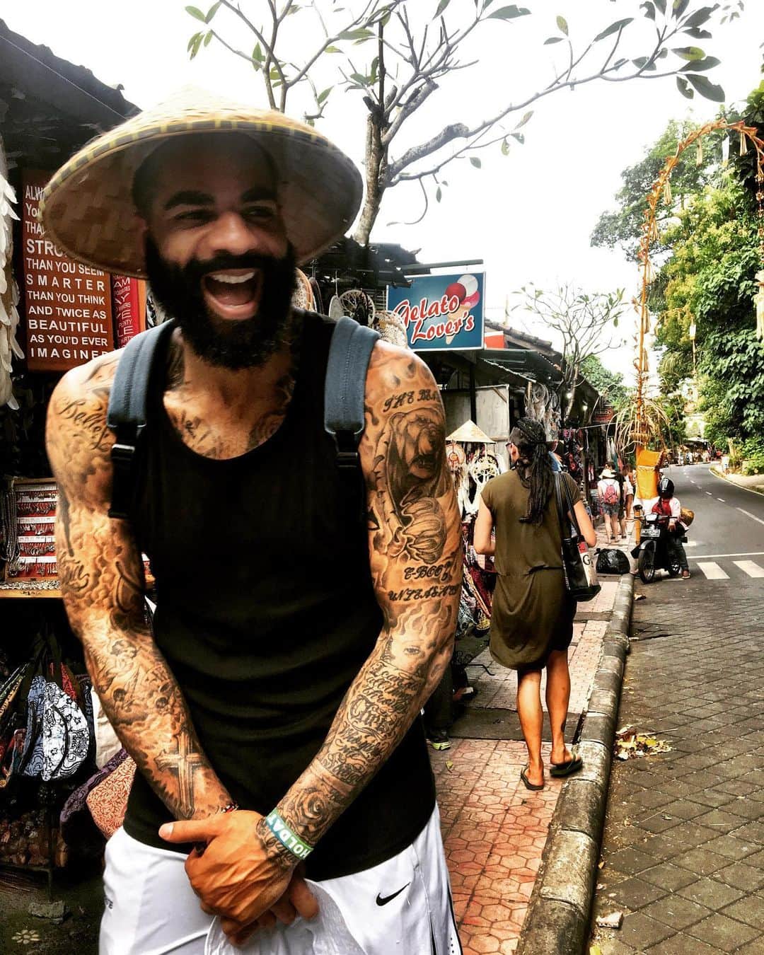 カルロス・ブーザーのインスタグラム：「Big Mood... Blessings On The Horizon!!! How You View Things Can Change The Outcome... Perspective... Looking Forward To What Lies Ahead... #BALI #HOLDAT 🤟🏽」