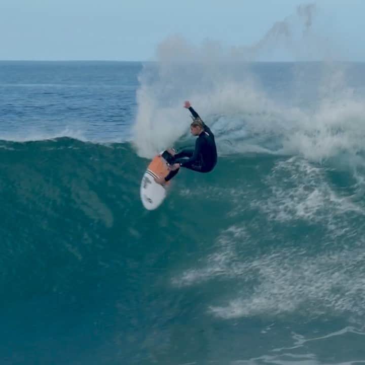 レイキー・ピーターソンのインスタグラム：「Winki or main break Margaret River?  Video- @zaclovelessphoto」