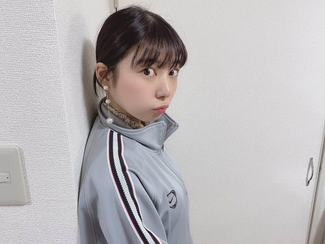 佐藤夢さんのインスタグラム写真 - (佐藤夢Instagram)「珍しくジャージ姿 見て♡下さい…🥺💓 #グラビア　#大阪で一番可愛い子　#軟乳　#黒髪ロングストレート」6月25日 7時44分 - dreamsatoo